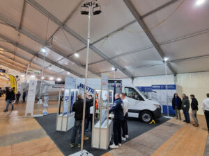 8 LED-Scheinwerfer Tageslicht 50/300W mit 4 Stativen